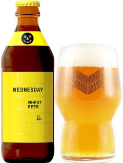 deutsches Bier And Union Wednesday Wheat Beer in der 0,33 l Bierflasche mit vollem Bierglas