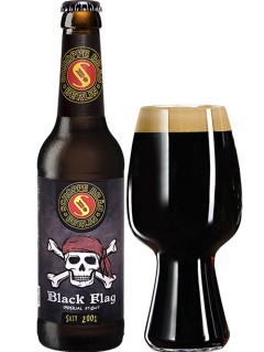 deutsches Bier Black Flag Imperial Stout Schoppe Bräu in der 0,33l Bierflasche mit gefülltem Bierglas