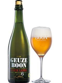 belgisches Bier Oude Geuze Boon Black Label in der 0,75 l Bierflasche mit Echtkorkverschluss mit vollem Bierglas