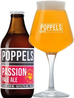 schwedisches Bier Poppels Passion Pale Ale in der 0,33 l Bierflasche mit vollem Bierglas